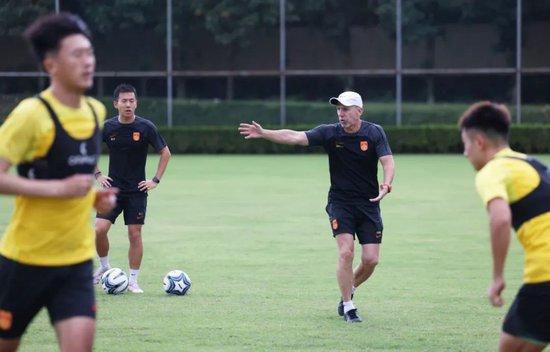 从刘亦菲到labubu，六公主这场「春天开幕式」不容错过！