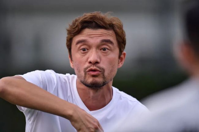 主演新剧《肯尼迪》聚焦著名政治家族 2 堪比时装周!
