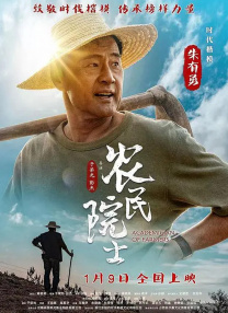 晨露未晞时的集市准备，人们忙碌而又充满期待；正午庭院里的家族午餐，一家人围坐在一起，享受着美食与亲情的温暖；黄昏时分的滚球游戏，老人们悠闲地打着球，孩子们在一旁嬉笑玩耍。